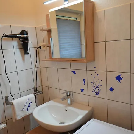 Ostseewellen Ii Haushaelfte * Stahlbrode